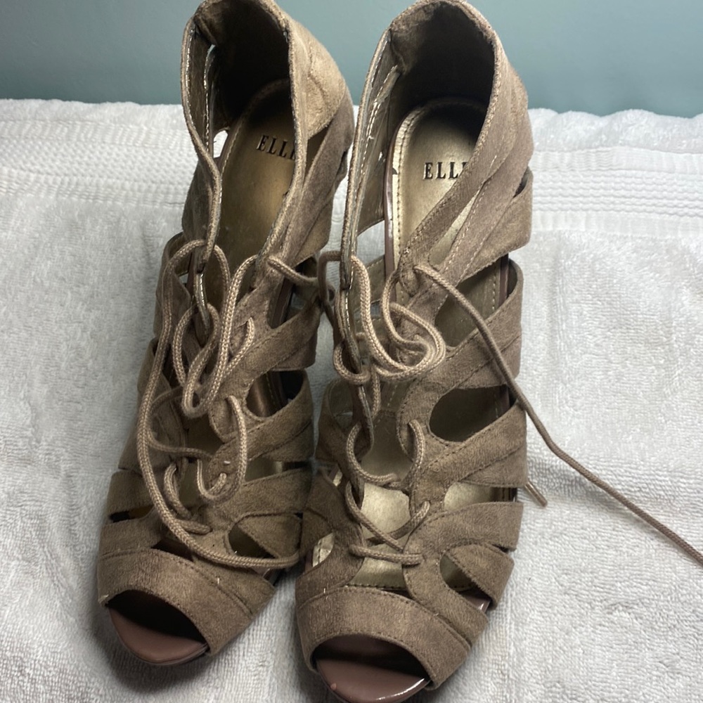 Elle heels
